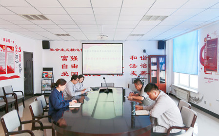 標題：華德牧草公司黨委開展黨紀學(xué)習(xí)教育專題學(xué)習(xí)
瀏覽次數(shù)：1005
發(fā)表時間：2024-05-24